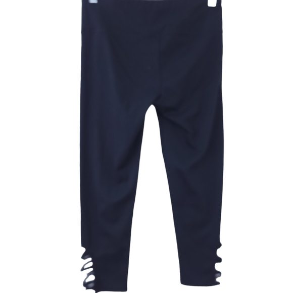 T4T Threads for Thought Black Capri Leggings Medium, Lattice Cutout Bottom Leg - Picture 2 of 3